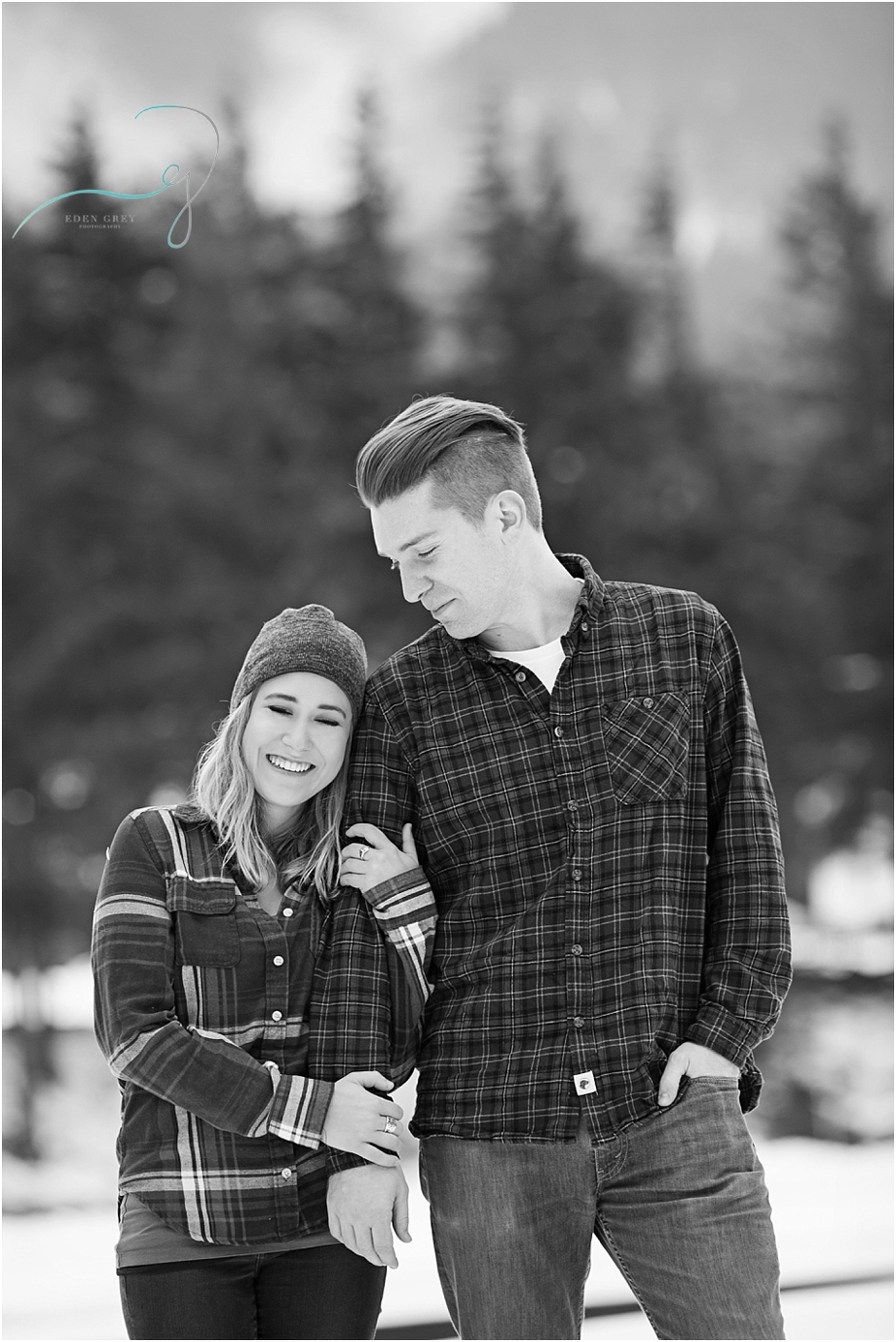 Engagement Pictures in Cascade Locks