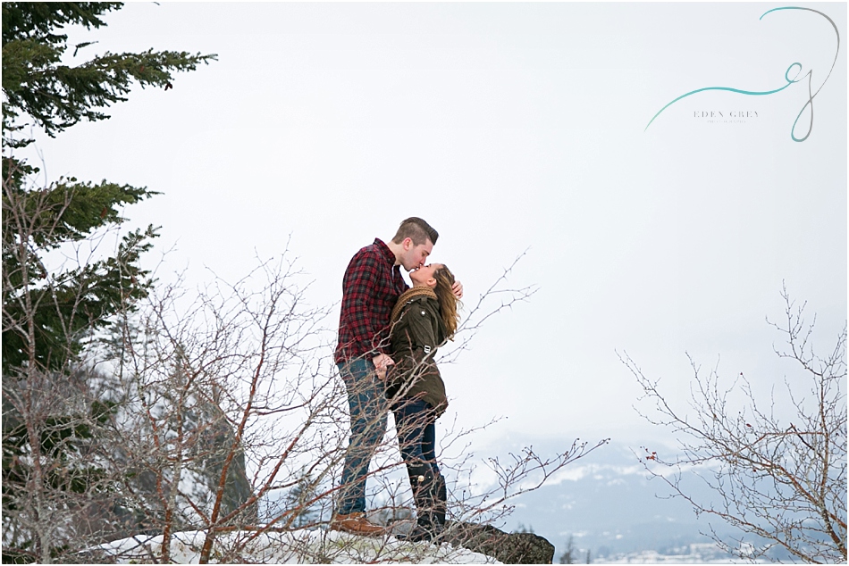 Mountain Engagement Pictures in Portland Oregon